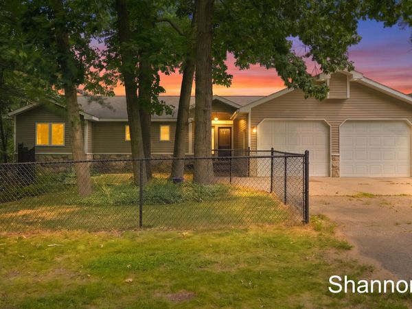4864 Westshire Drive NW, Comstock Park, MI 49321