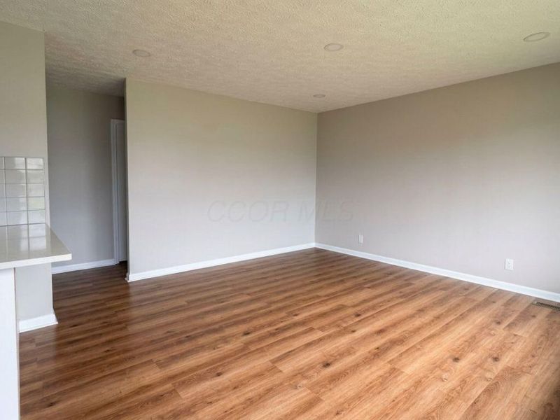 548 Seneca Drive, Newark, OH 43055 Photo 2