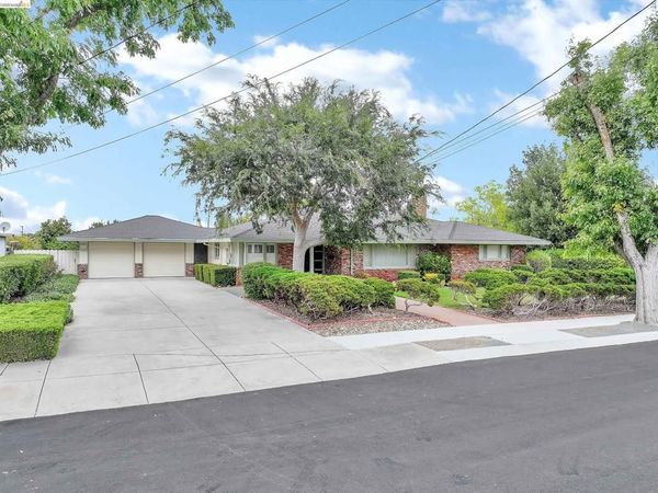 227 Pueblo Dr , Pittsburg, CA 94565