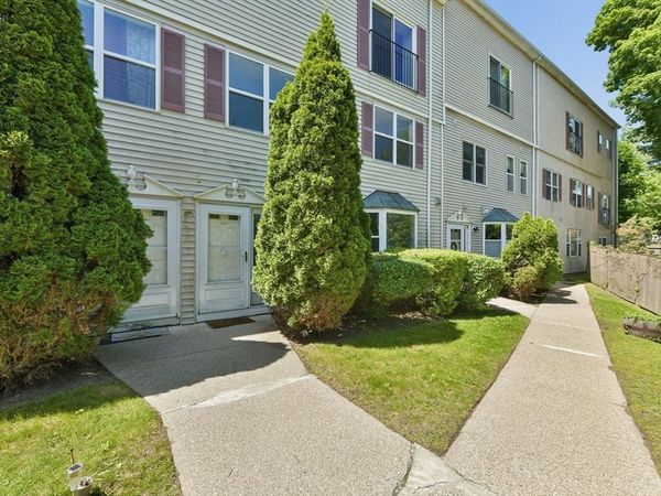 110 Coolidge Hill Rd, Unit 2, Watertown, MA 02472