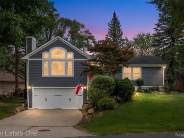 1045 Clara Street, Commerce Township, Mi 48390