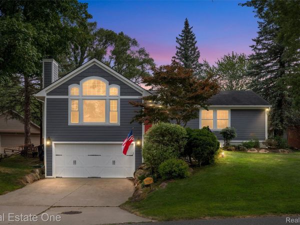 1045 Clara Street, Commerce Township, Mi 48390