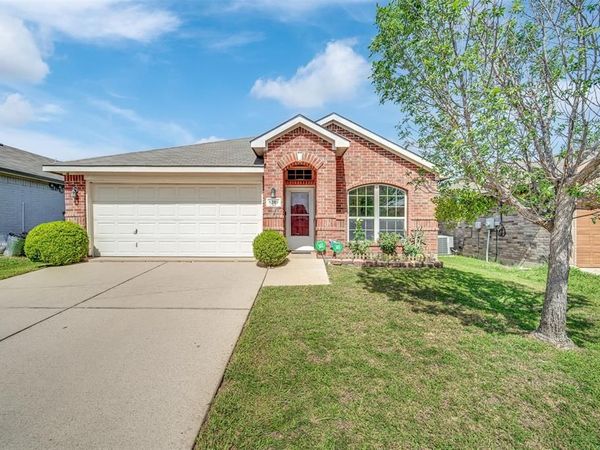 5205 Mirror Lake Drive, Haltom City, TX 76117