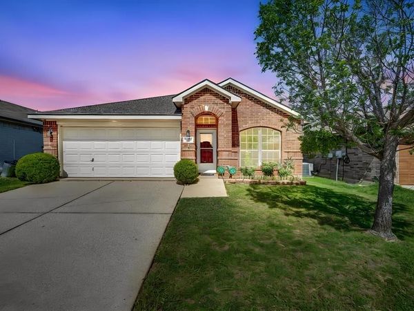 5205 Mirror Lake Drive, Haltom City, TX 76117