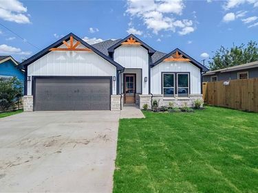 2825 S Grove Street, Fort Worth, TX 76104