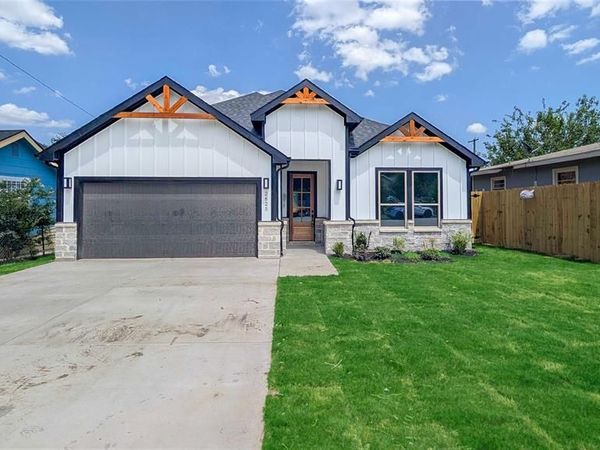 2825 S Grove Street, Fort Worth, TX 76104