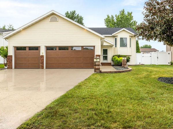 4334 45th Avenue S, Fargo, ND 58104