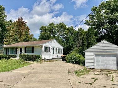605 WOODLAND Trail, Washington, IL 61571