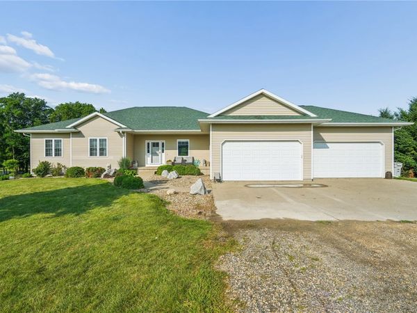 7997 218th Ave, Martelle, IA 52305