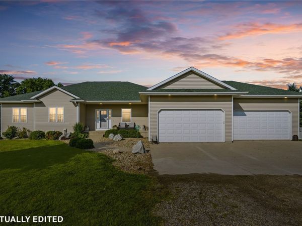 7997 218th Ave, Martelle, IA 52305