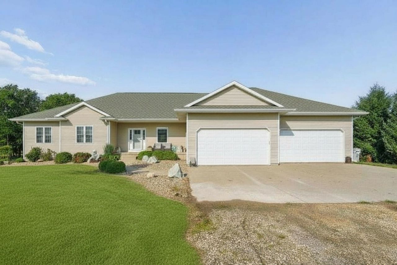 7997 218th Ave, Martelle, IA 52305 Main Photo
