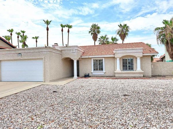 1643 E FAIRVIEW Street, Chandler, AZ 85225