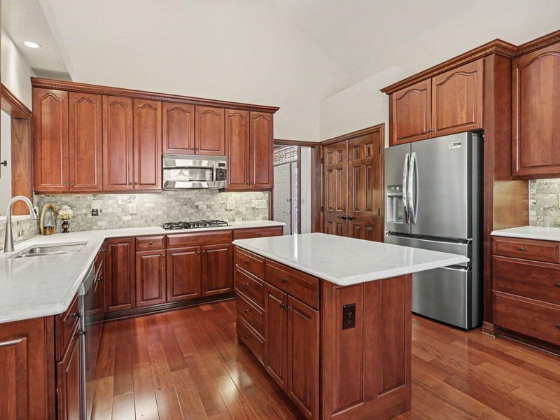 932 Augusta Glen Drive, Columbus, OH 43235 Photo 18
