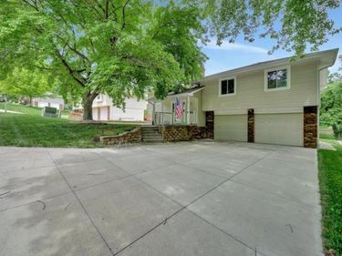 139 UPLAND Drive, COUNCIL BLUFFS, IA 51503