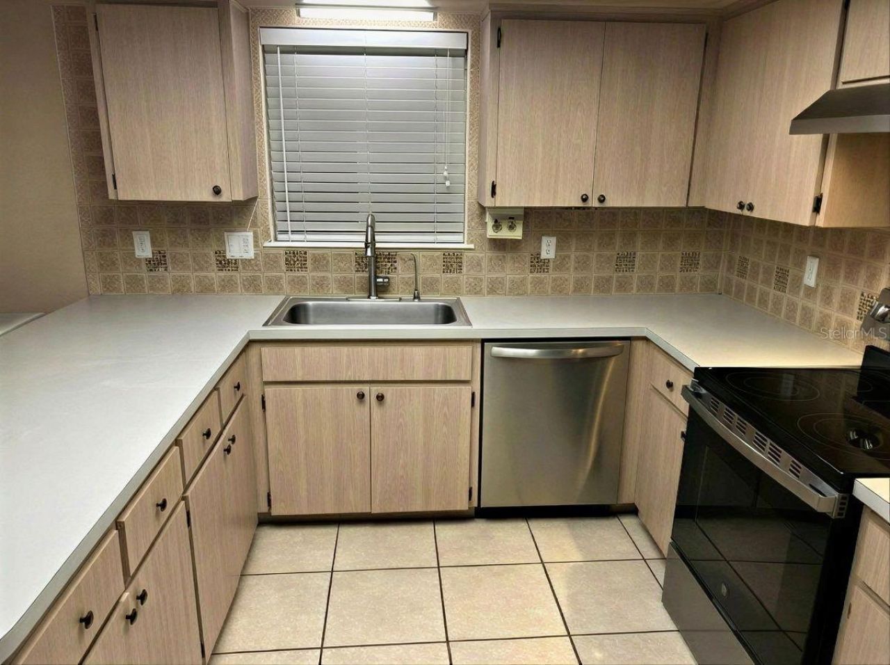 1783 Maryland Avenue Ne, Saint Petersburg, FL 33703 Photo