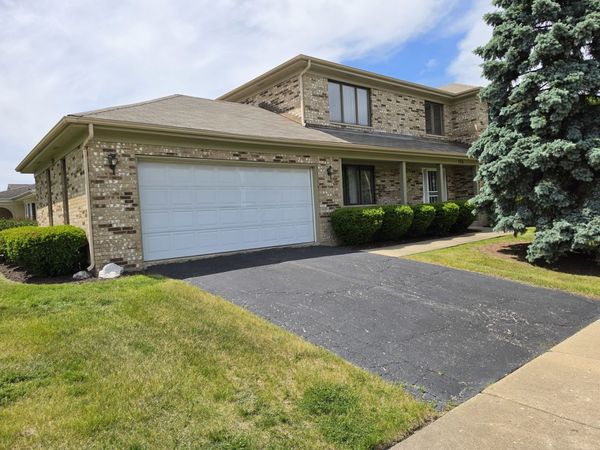 736 Yorkshire Lane , Des Plaines, IL 60016