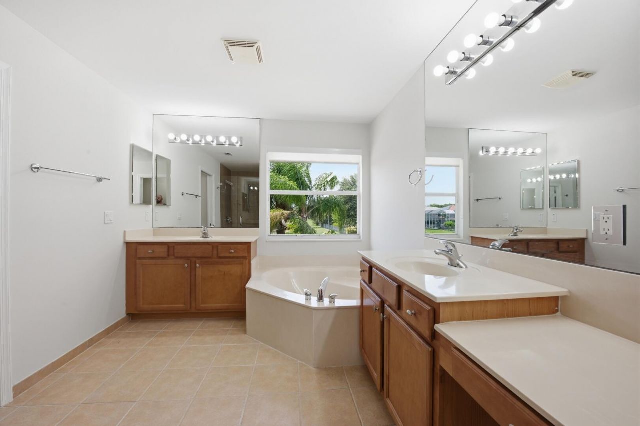 8895 Chestnut Ridge Way, Boynton Beach, FL 33473 Photo