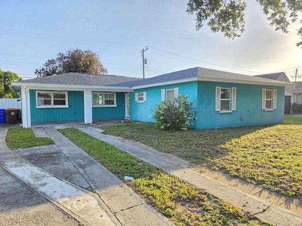 34 SW HIGHLAND Drive SW, Vero Beach, FL 32962
