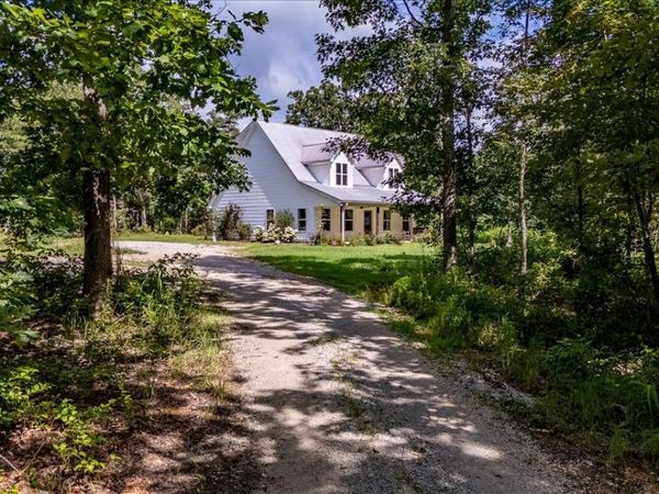77 Oakwood Ave , Summertown, TN 38483