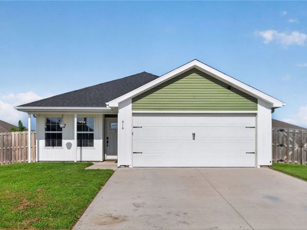 916 Crow Street , Siloam Springs, AR 72761