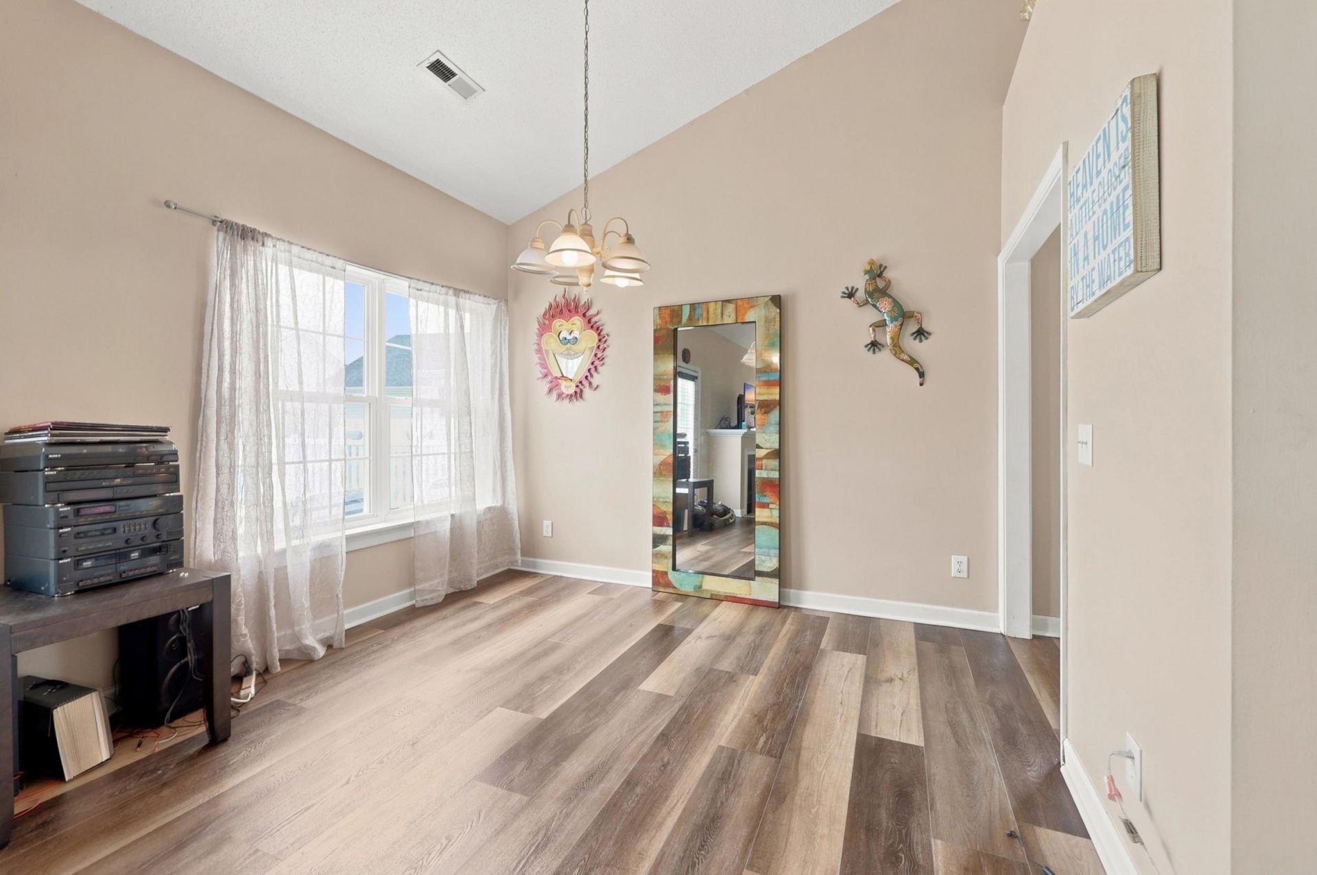 909 Leather Leaf Ln. Photo 9