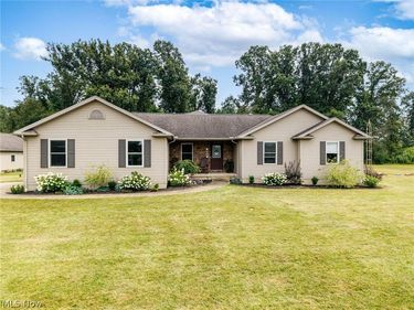 227 E Easton Road, Creston, OH 44217