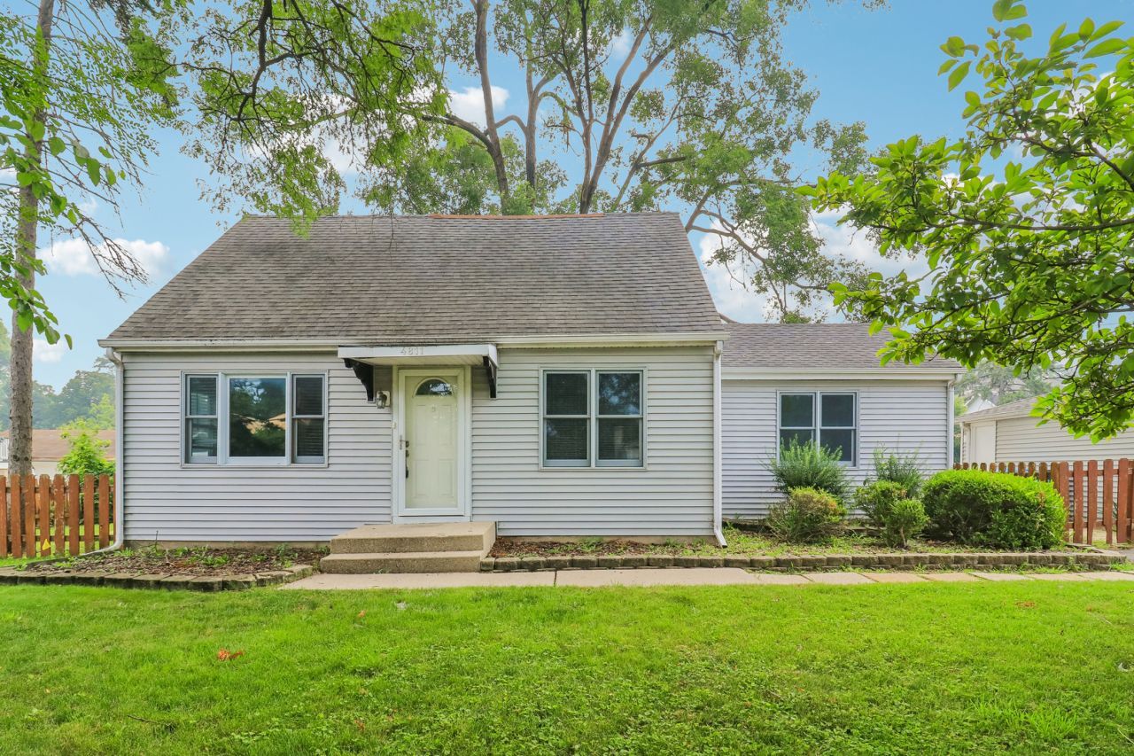 4811 Roslyn Road , Downers Grove, IL 60515