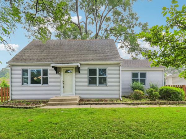 4811 Roslyn Road, Downers Grove, IL 60515
