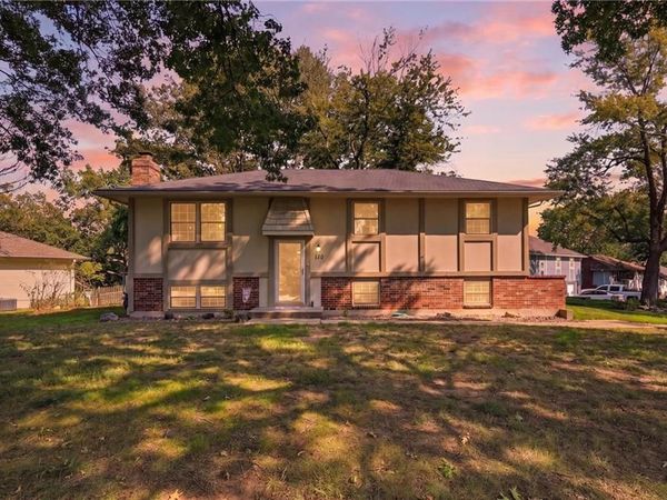 110 SE Rockwood Street, Blue Springs, MO 64014
