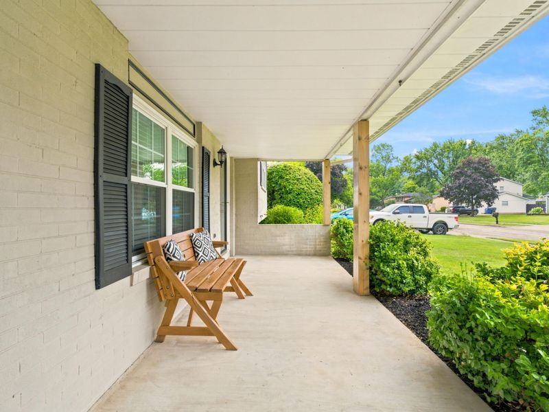 402 Hermitage Road, Columbus, OH 43230 Photo 3
