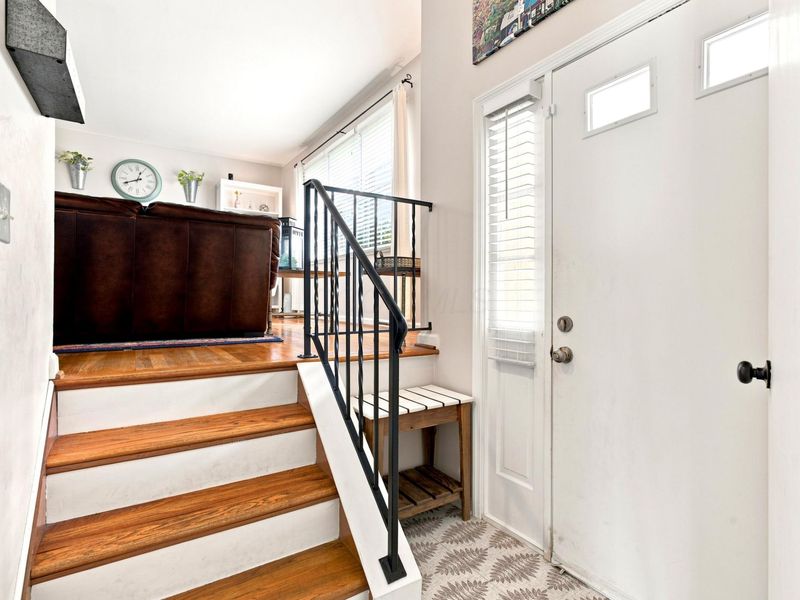 402 Hermitage Road, Columbus, OH 43230 Photo 5