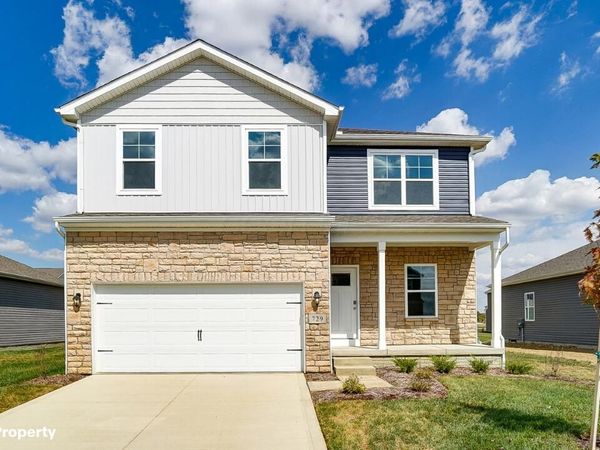 221 Vine Grove Drive , Circleville, OH 43113