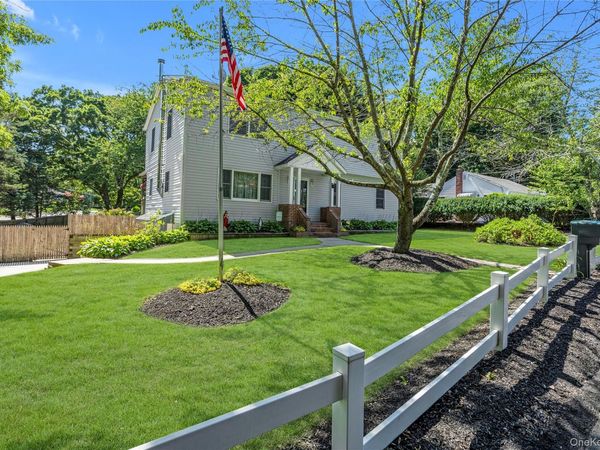 6 Giant Oak Road , Ridge, NY 11961