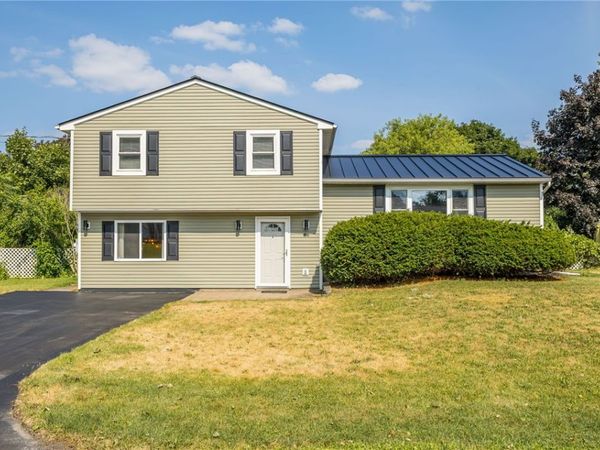 56 Gannett Road , Farmington, NY 14425