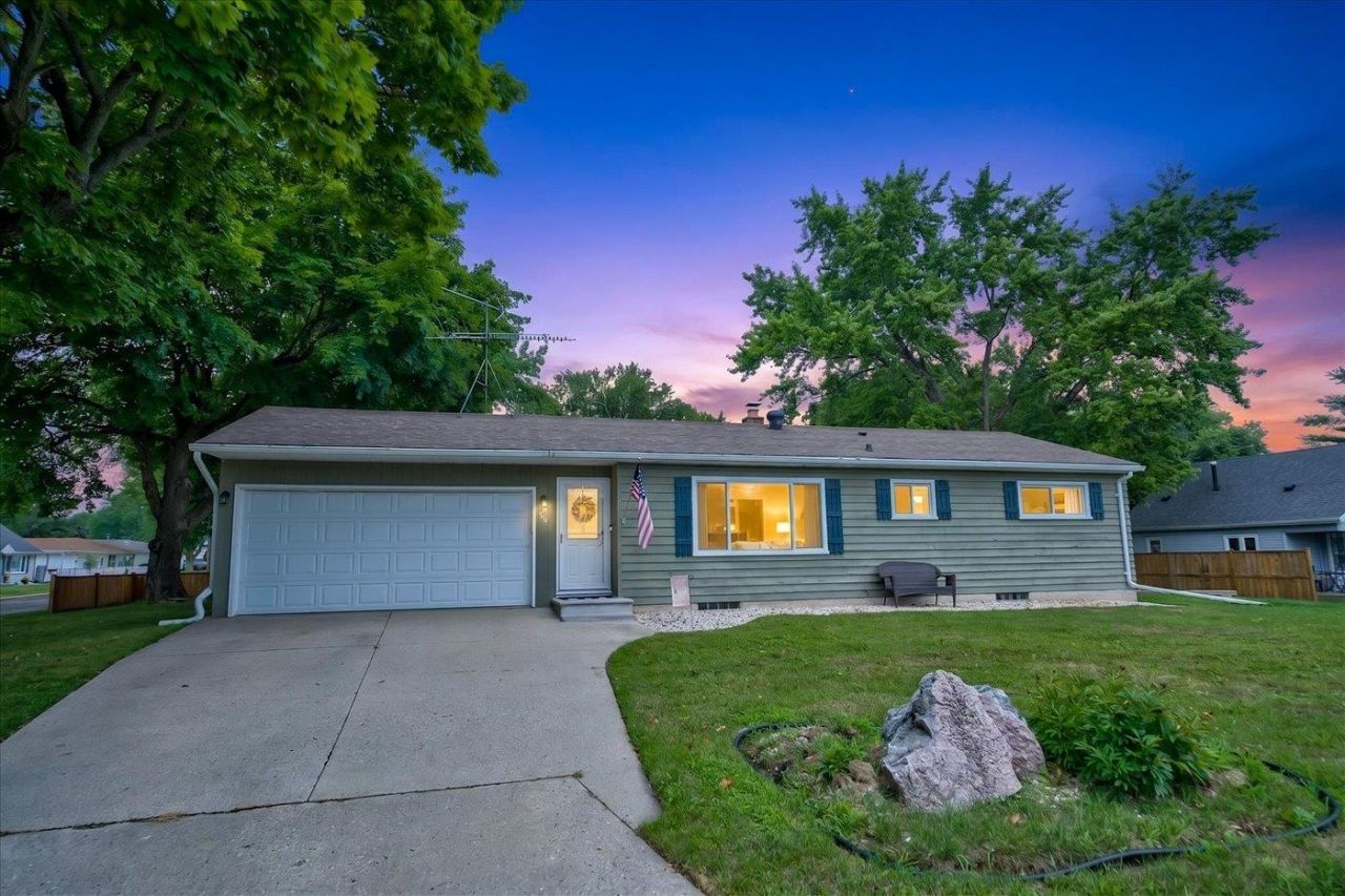 300 Leonard Street, Watertown, WI 53098 Main Photo