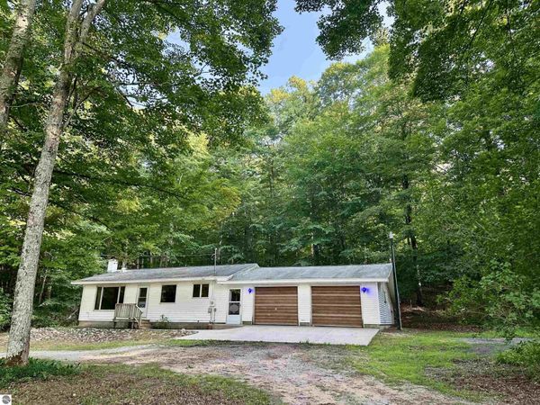 950 Sullivan Woods E, Cedar, MI 49621