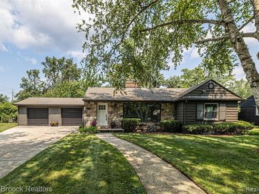 16240 Amherst Avenue , Beverly Hills Vlg, MI 48025