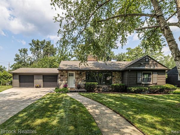 16240 Amherst Avenue , Beverly Hills Vlg, MI 48025