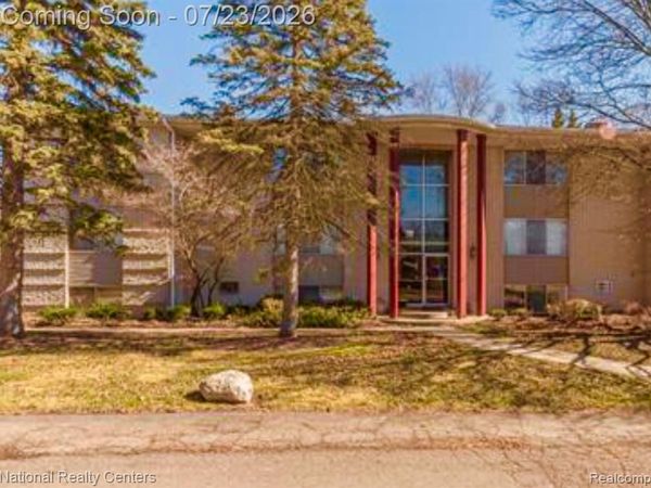 33234 Kingslane Court, Farmington, MI 48336