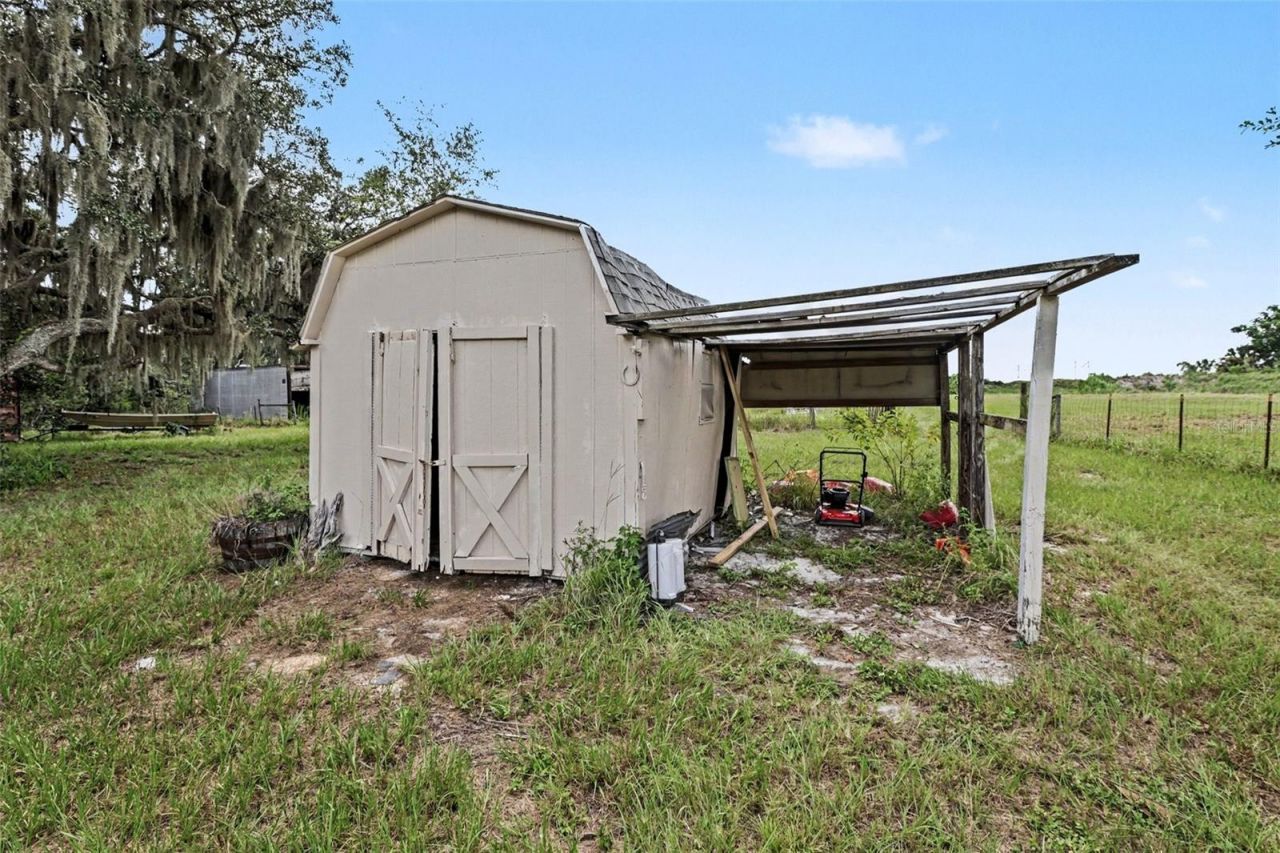 10239 Lyons Avenue, Lithia, FL 33547 Photo