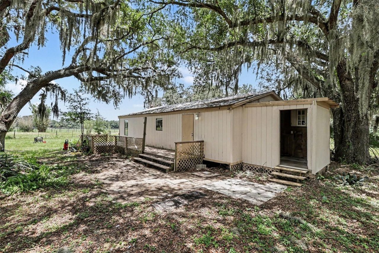 10239 Lyons Avenue, Lithia, FL 33547 Photo