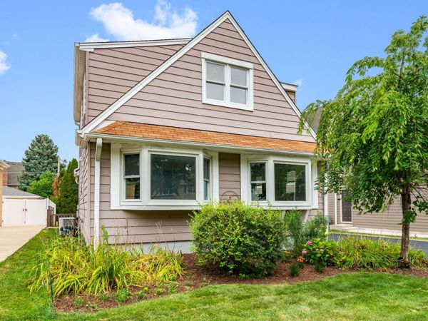 537 N Walnut Street , Elmhurst, IL 60126