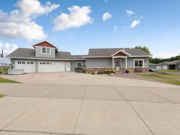1700 Wood Duck Street, Saint Peter, MN 56082
