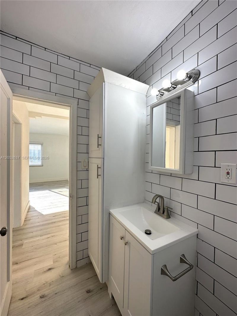 955 Bay Dr , Unit 7, Miami Beach, FL 33141 Photo
