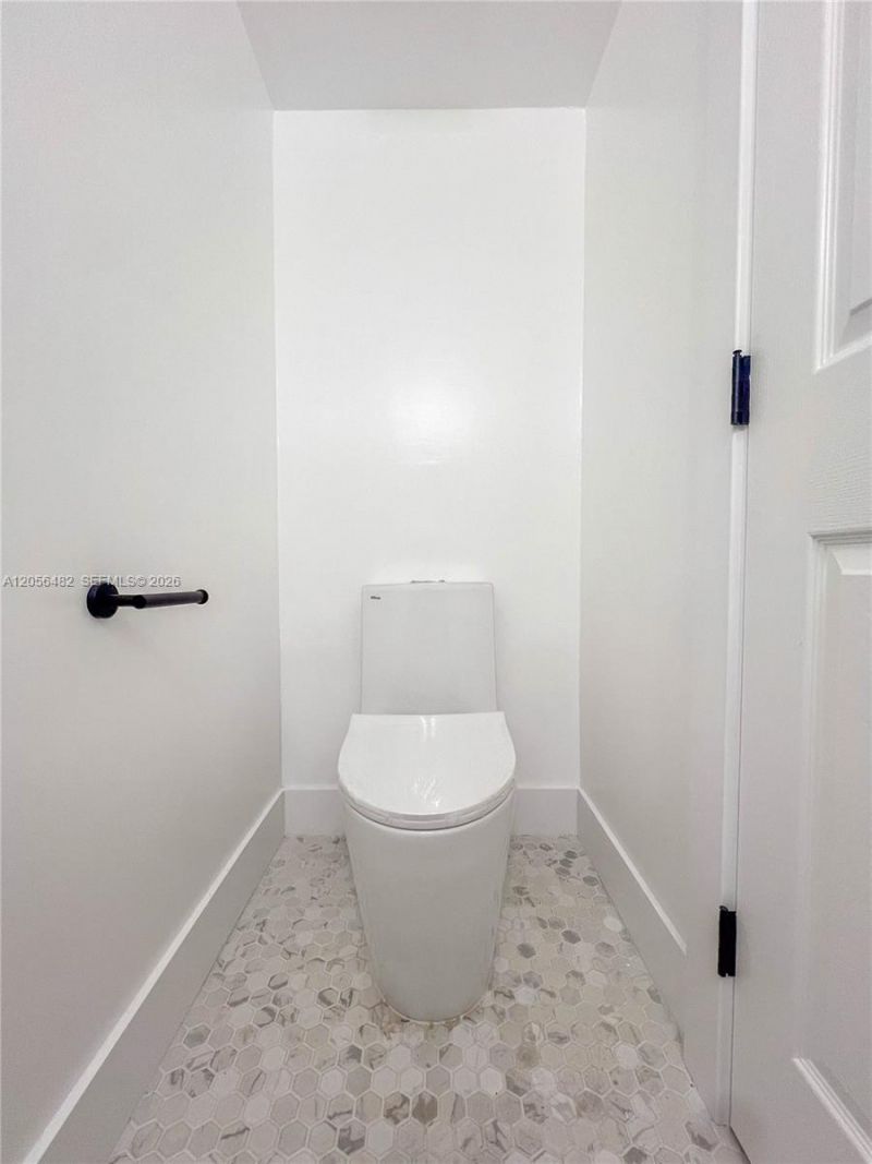 17911 NW 68th Ave, Unit O207, Hialeah, FL 33015 Photo