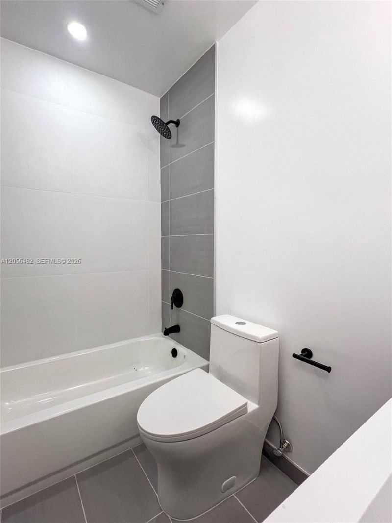 17911 NW 68th Ave, Unit O207, Hialeah, FL 33015 Photo