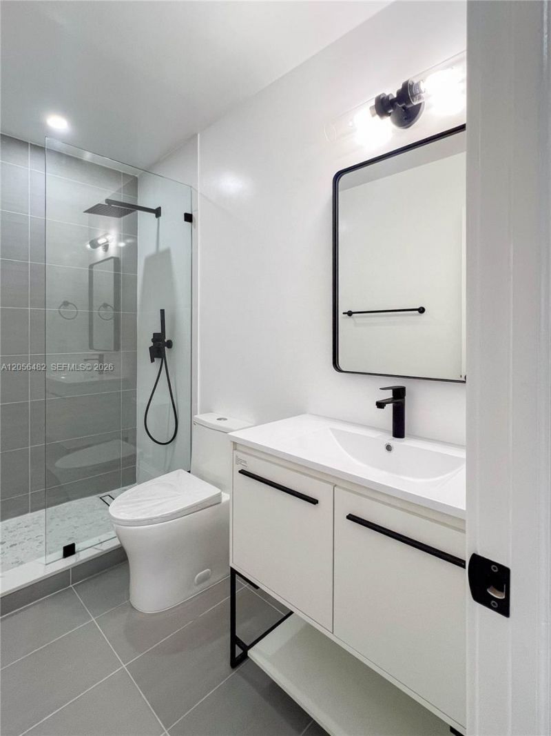 17911 NW 68th Ave, Unit O207, Hialeah, FL 33015 Photo