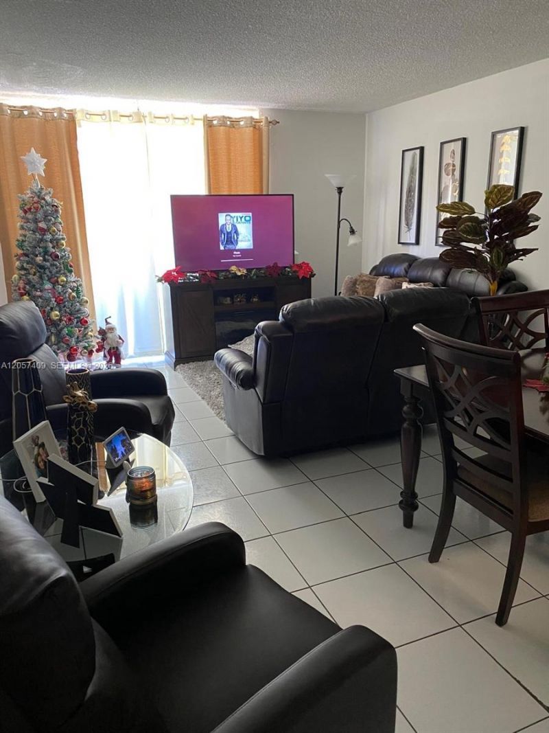10000 NW 80th Ct, Unit 2357, Hialeah Gardens, FL 33016 Photo