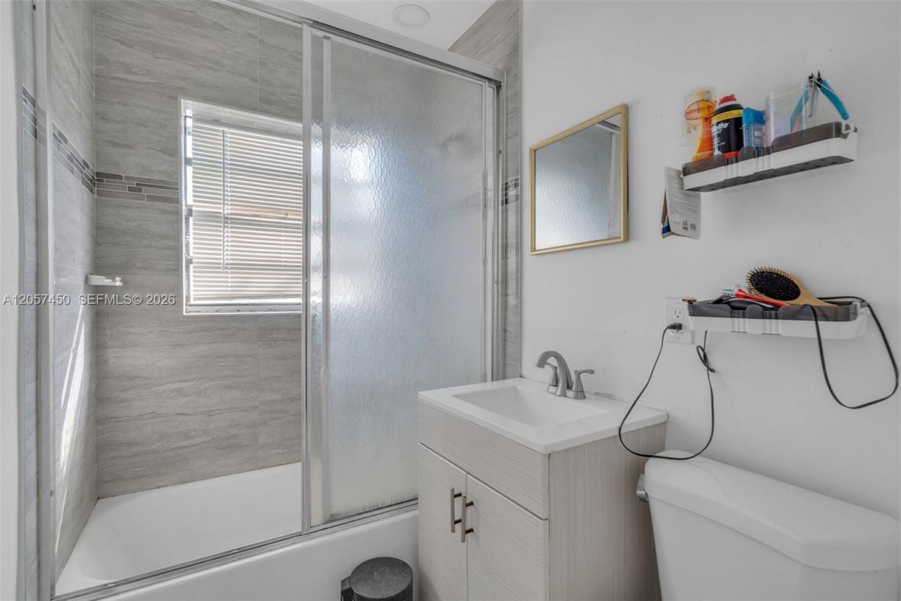 1207 Chateau Park Dr , Fort Lauderdale, FL 33311 Photo