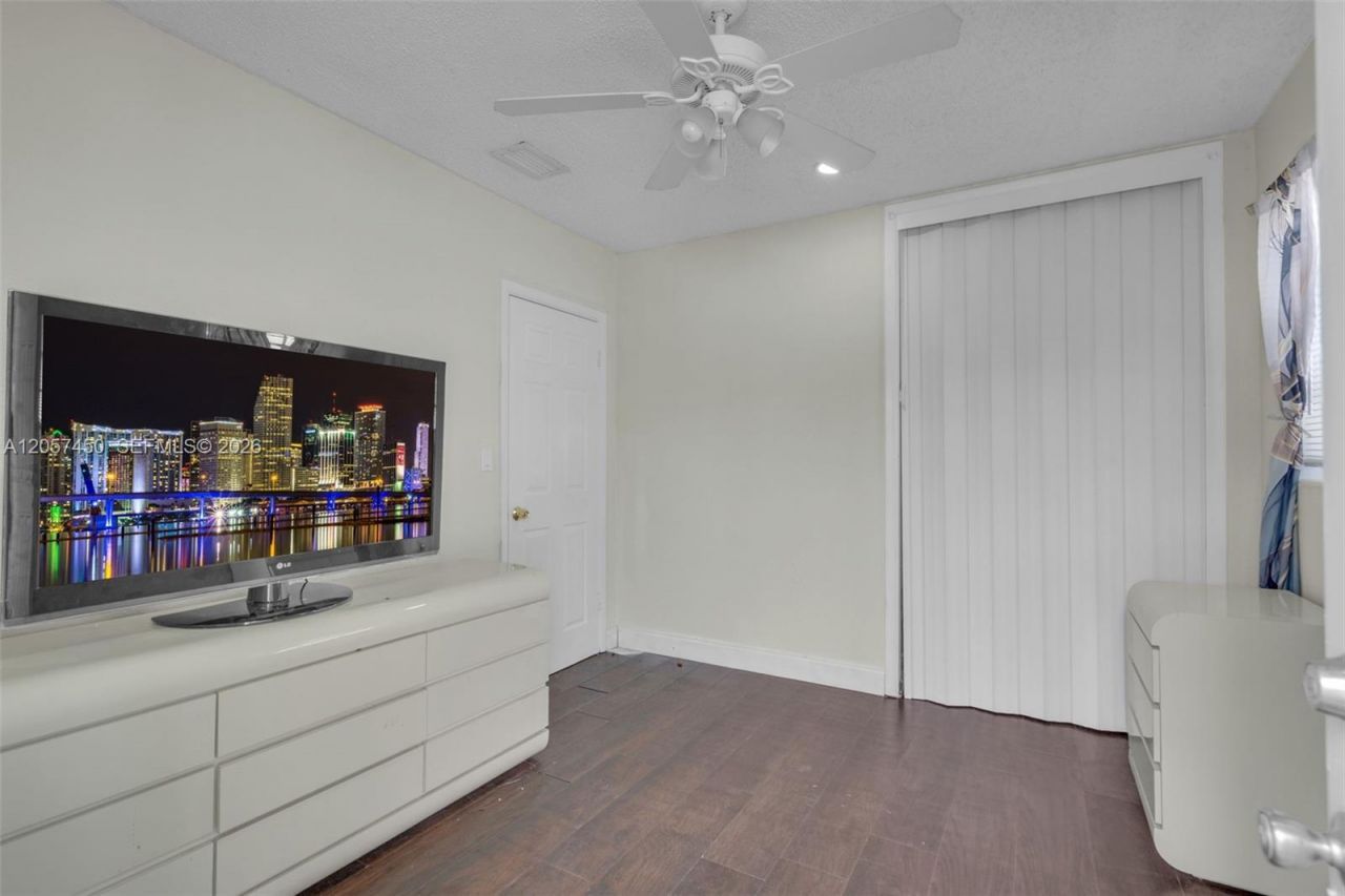 1207 Chateau Park Dr , Fort Lauderdale, FL 33311 Photo